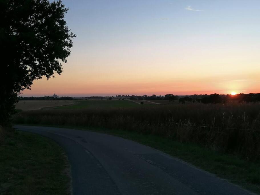 Sunset Family Guesthouse Mont Saint Michel Céaux Exteriér fotografie