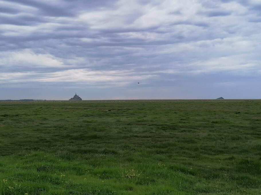 Sunset Family Guesthouse Mont Saint Michel Céaux Exteriér fotografie